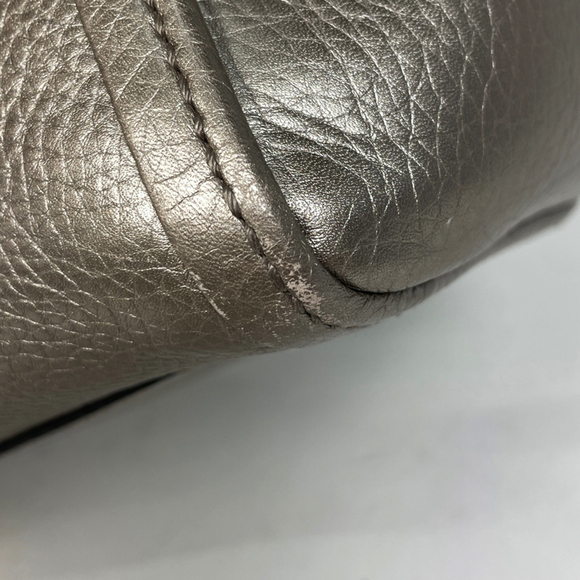 GUCCI Gold Leather Shoulder Bag - Picture 3 of 8